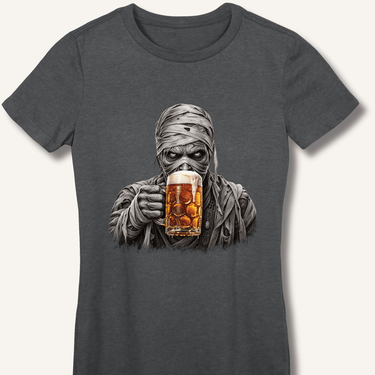 Mummy Drinking Beer Women's Fitted T-Shirt - Sip & Shirt