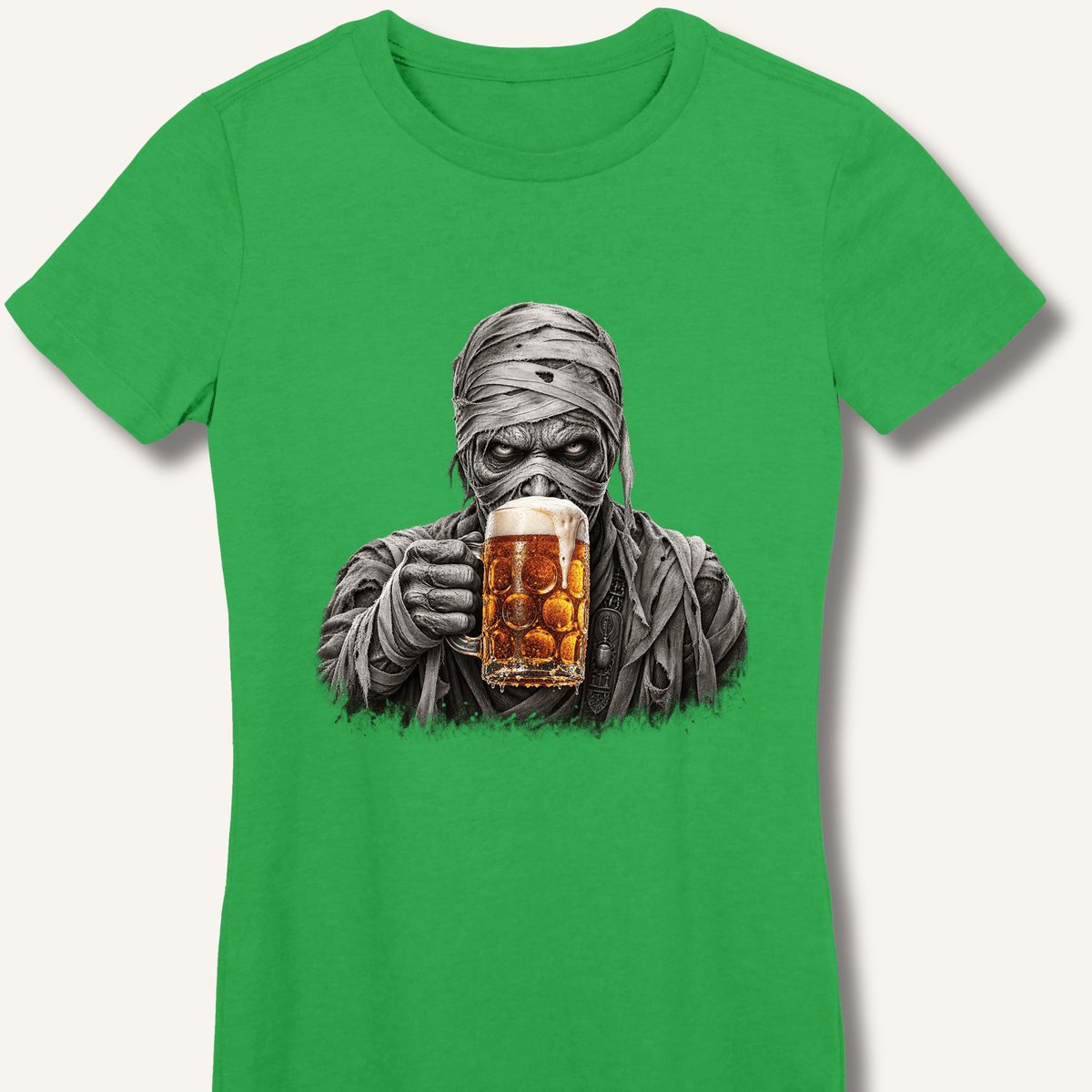 Mummy Drinking Beer Women's Fitted T-Shirt - Sip & Shirt